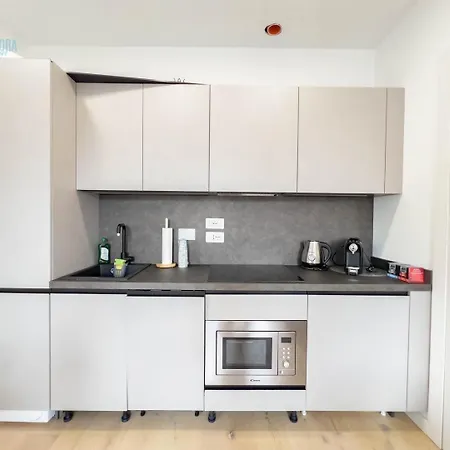 Marco Polo 26 Tirabora Short Rent * Triëst