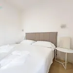 Апартаменти Marco Polo 26 Tirabora Short Rent *