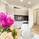 Marco Polo 26 Tirabora Short Rent Апартаменти *