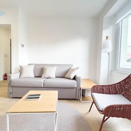 Marco Polo 26 Tirabora Short Rent Апартаменти Трієст